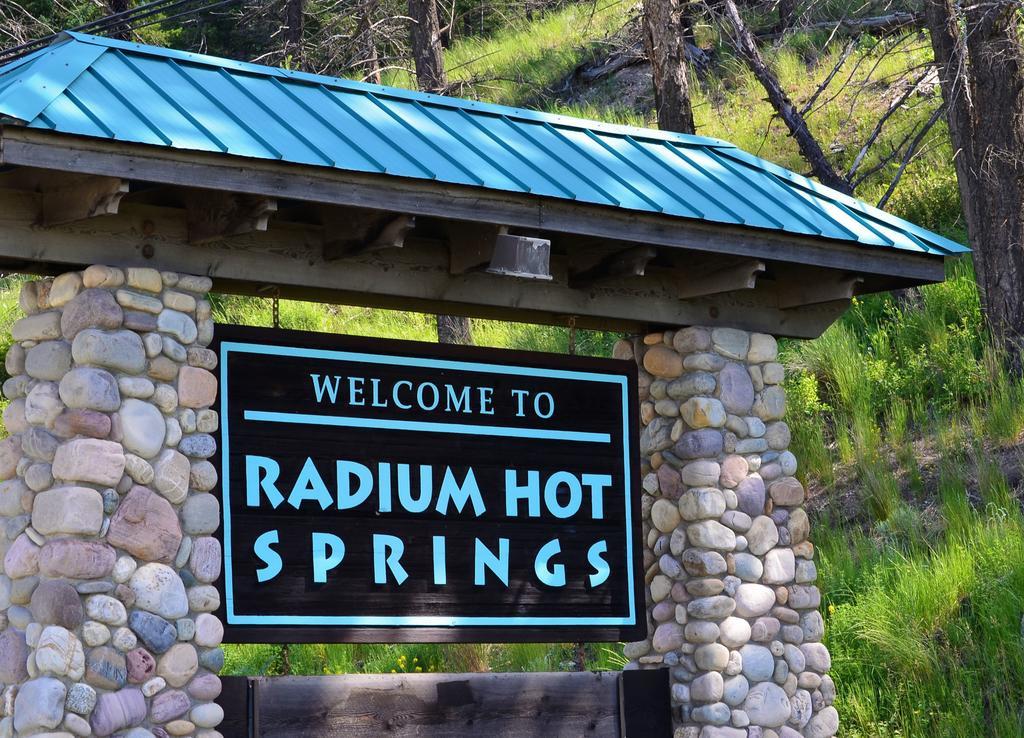 Mountain View Radium Condo - Copper Horn Village Radium Hot Springs Exterior photo
